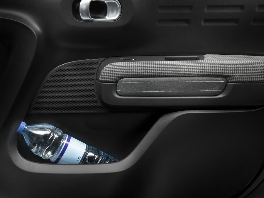 Детали интерьера Citroen C3 Aircross 2017 года  (WW) (фото 97 из 120)